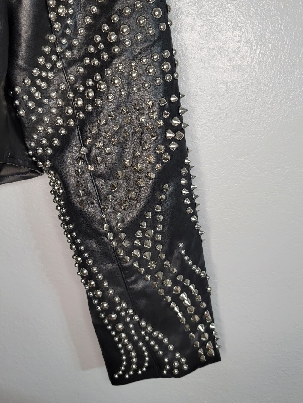 AKIRA Black Studded Faux Leather Cropped Moto Jacket Size L Punk Rock Glam NWOT - Picture 5 of 12